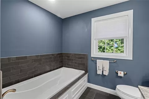 Bath - 34 E Lantern Rd, Lincoln, RI 02865 photo 2 of 6
