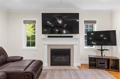 Living - 34 E Lantern Rd, Lincoln, RI 02865 photo 3 of 4
