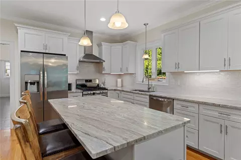 Kitchen - 34 E Lantern Rd, Lincoln, RI 02865 photo 4 of 8