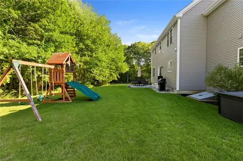 Exterior - 34 E Lantern Rd, Lincoln, RI 02865 photo 6 of 9