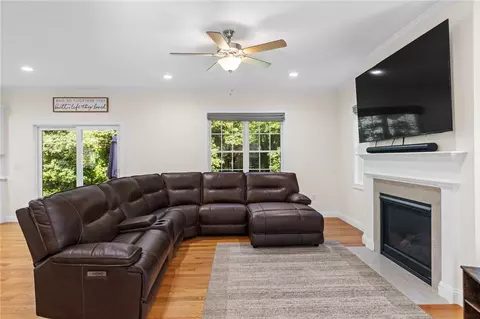 Living - 34 E Lantern Rd, Lincoln, RI 02865 photo 1 of 4
