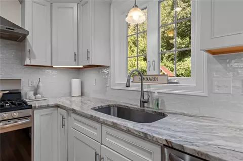 Kitchen - 34 E Lantern Rd, Lincoln, RI 02865 photo 5 of 8