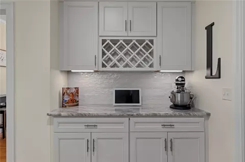 Kitchen - 34 E Lantern Rd, Lincoln, RI 02865 photo 8 of 8