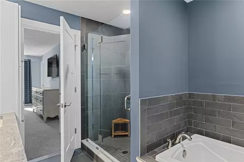Bath - 34 E Lantern Rd, Lincoln, RI 02865 photo 3 of 6