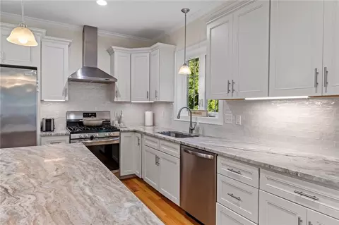 Kitchen - 34 E Lantern Rd, Lincoln, RI 02865 photo 6 of 8