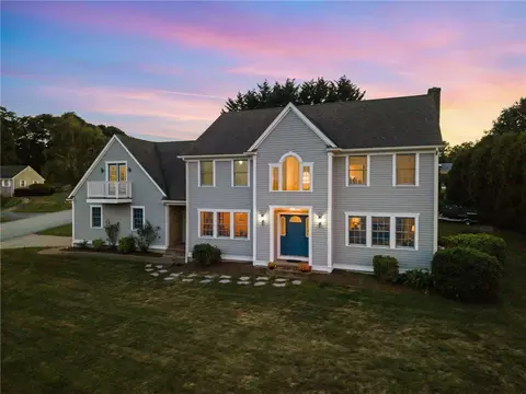 326 Windstone Dr, Portsmouth, RI 02871