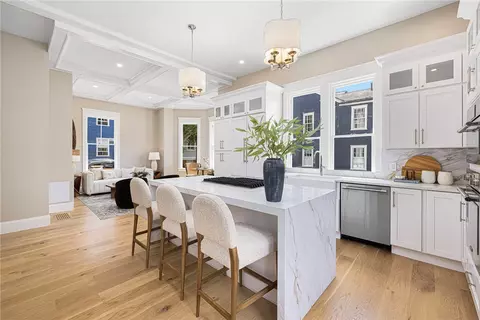 41 School St #1, Newport, RI 02840