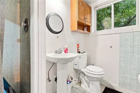 Bath - 168 Rockland Ave, Woonsocket, RI 02895 photo 2 of 3