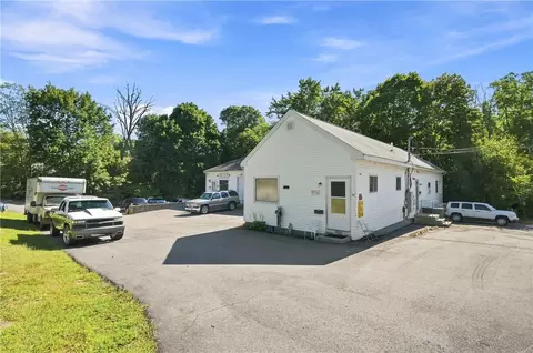 Exterior - 168 Rockland Ave, Woonsocket, RI 02895 photo 4 of 11