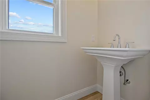 Bath - 75 Croade St, Warren, RI 02885 photo 6 of 6
