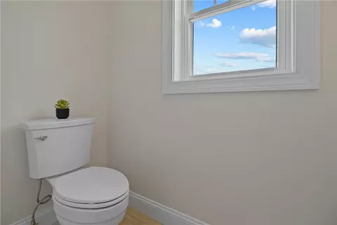 Bath - 75 Croade St, Warren, RI 02885 photo 5 of 6