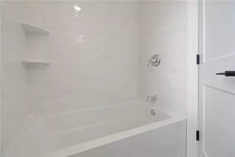 Bath - 75 Croade St, Warren, RI 02885 photo 3 of 6