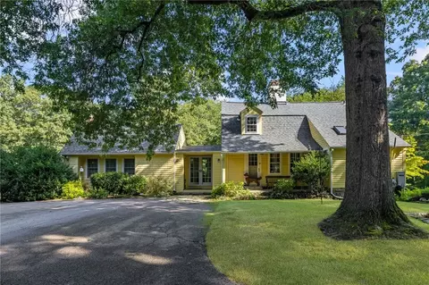941 Carrs Pond Rd, East Greenwich, RI 02818