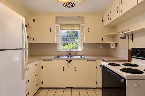 Kitchen - 81 Park View Ave, Warwick, RI 02888 photo 2 of 4