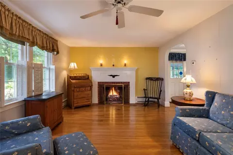 Living - 81 Park View Ave, Warwick, RI 02888 photo 2 of 6