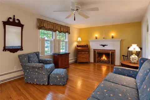 Living - 81 Park View Ave, Warwick, RI 02888 photo 3 of 6