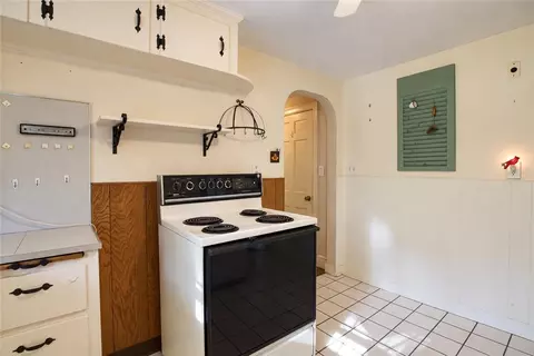 Kitchen - 81 Park View Ave, Warwick, RI 02888 photo 4 of 4