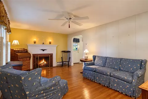 Living - 81 Park View Ave, Warwick, RI 02888 photo 1 of 6