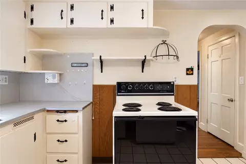 Kitchen - 81 Park View Ave, Warwick, RI 02888 photo 3 of 4
