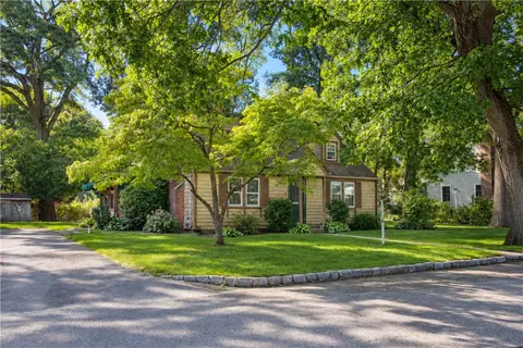 Exterior - 81 Park View Ave, Warwick, RI 02888 photo 2 of 8