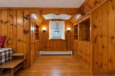 Bedroom - 81 Park View Ave, Warwick, RI 02888 photo 6 of 13