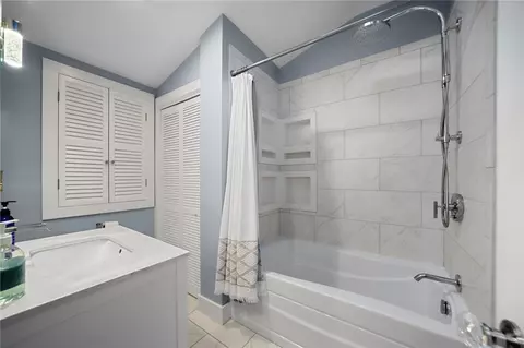 Bath - 6 Colonial Dr, Westerly, RI 02891 photo 2 of 4