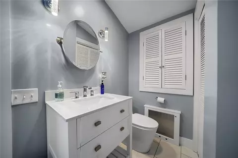 Bath - 6 Colonial Dr, Westerly, RI 02891 photo 1 of 4