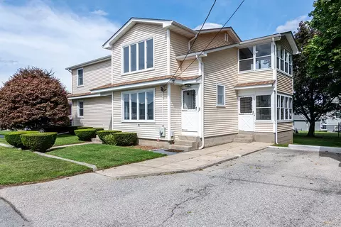 14 Gray St, North Providence, RI 02904