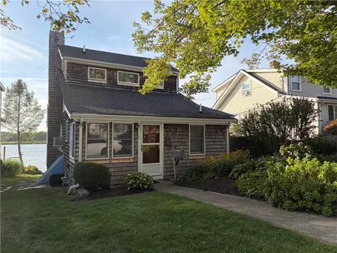 11 Riverview Dr, Barrington, RI 02806