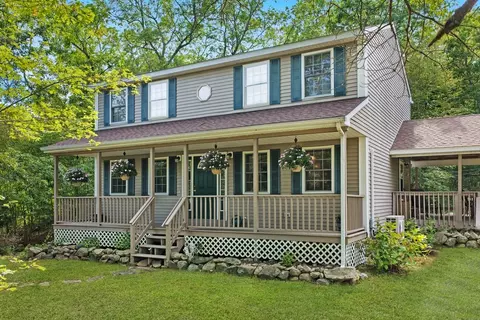 19 Muratore Ln, Charlestown, RI 02813