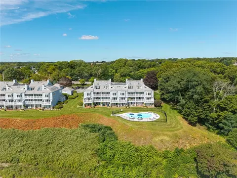 152 Crompton Ave #5, East Greenwich, RI 02818