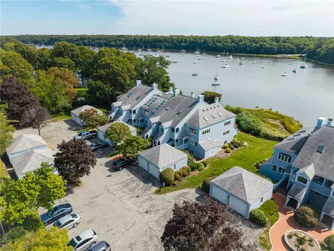 152 Crompton Ave #5, East Greenwich, RI 02818