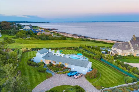 38 Newton Ave, Narragansett, RI 02882