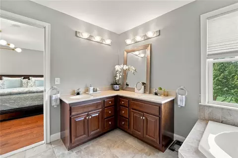 Bath - 222 Post Rd #3A, Westerly, RI 02891 photo 5 of 6