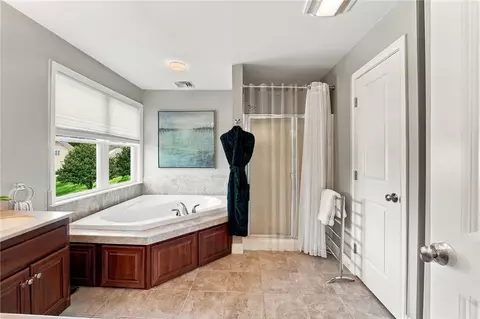 Bath - 222 Post Rd #3A, Westerly, RI 02891 photo 4 of 6