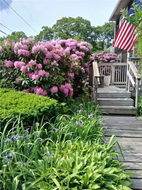 Exterior - 92 Hawksley Ave, Warwick, RI 02889 photo 1 of 4
