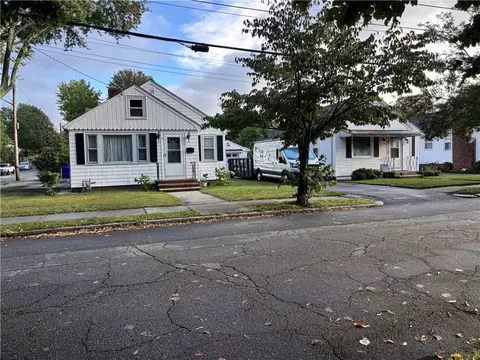 46 Farm St, Providence, RI 02908