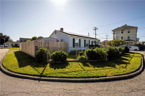 3 Rose Dr, Pawtucket, RI 02861