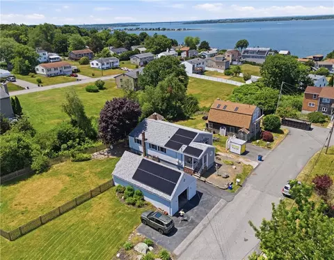 201 Randolph Ave, Tiverton, RI 02878