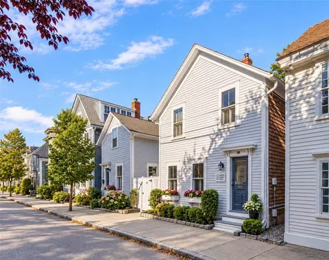 19 Third St, Newport, RI 02840