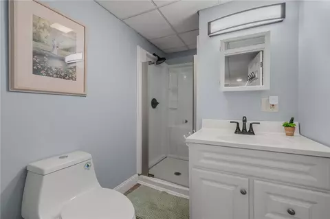 Bath - 346 Post Rd, Westerly, RI 02891 photo 3 of 3