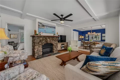 Living - 346 Post Rd, Westerly, RI 02891 photo 2 of 3