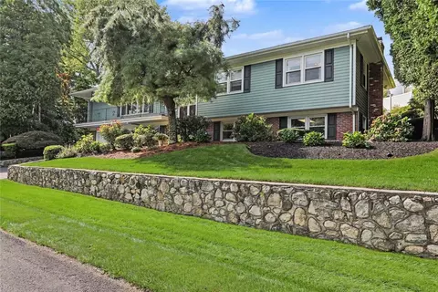 14 Sweet Hill Dr, Johnston, RI 02919