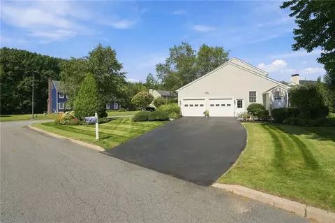 Exterior - 10 Jay Ct, Cranston, RI 02921 photo 4 of 10