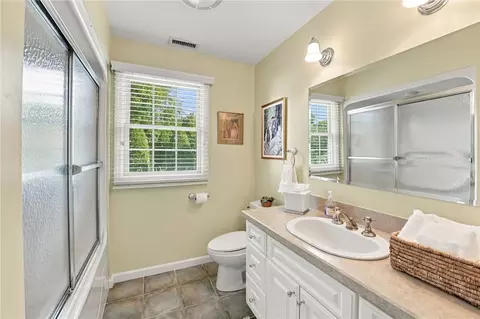 Bath - 10 Jay Ct, Cranston, RI 02921 photo 4 of 4