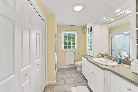 Bath - 10 Jay Ct, Cranston, RI 02921 photo 3 of 4