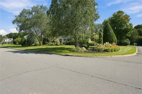 Exterior - 10 Jay Ct, Cranston, RI 02921 photo 3 of 10