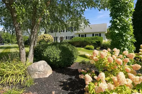 Exterior - 10 Jay Ct, Cranston, RI 02921 photo 1 of 10