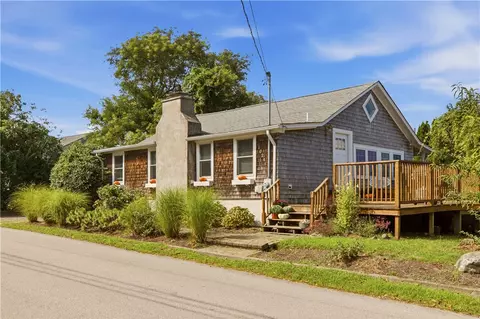 1024 Anthony Rd, Portsmouth, RI 02871