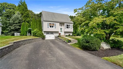270 Weathervane Rd, South Kingstown, RI 02879